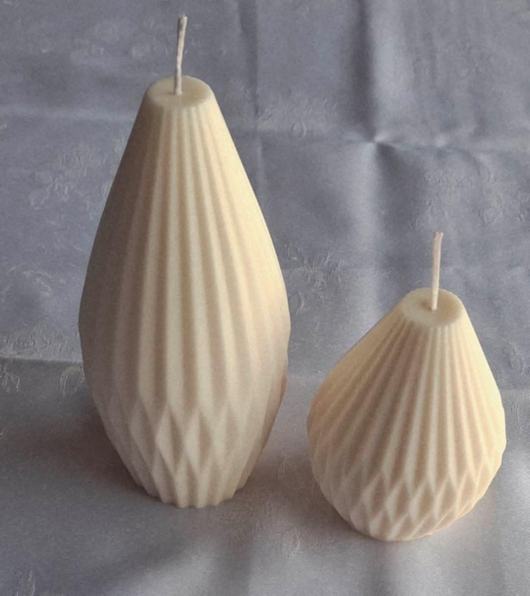 Skulpturelt ribbet dekorlys